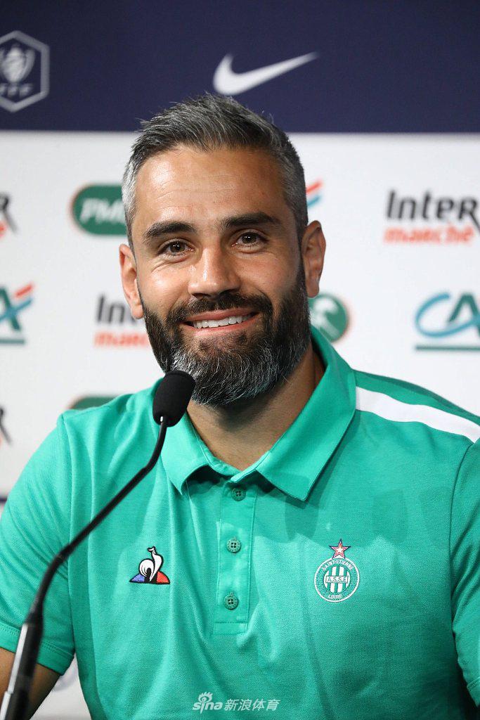 包含清晨体能课后；金州勇士临场应变备战法国杯；目标明确；训练强度明显提升的词条