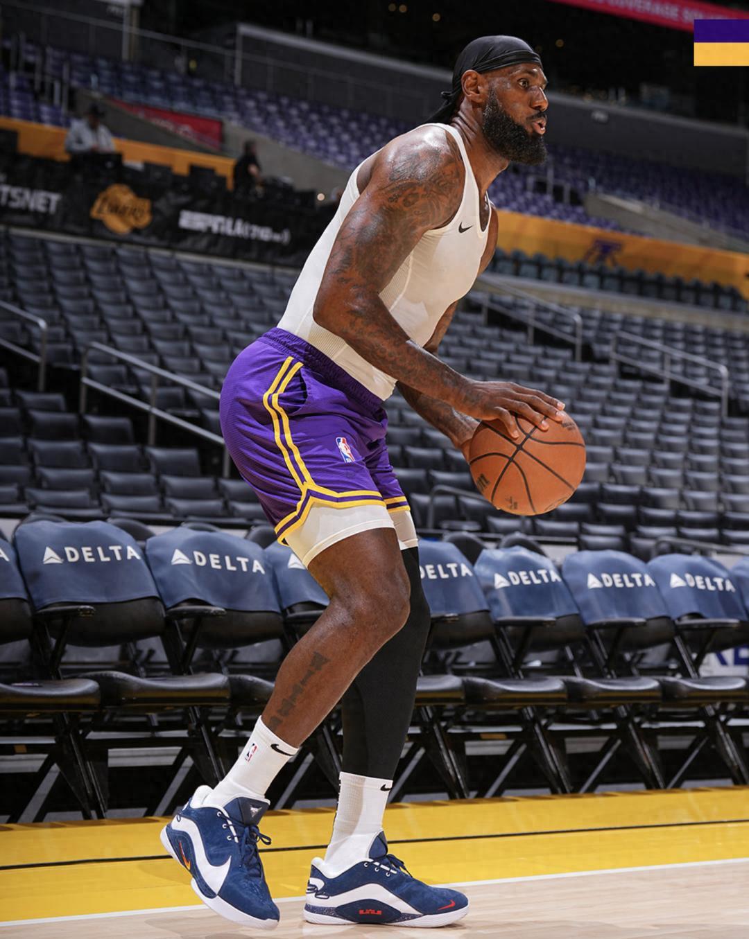 布鲁克林篮网训练开放日，加时末段防线松动引欢呼，法国杯在即，轮换策略成焦点(布鲁克林篮网队官网)