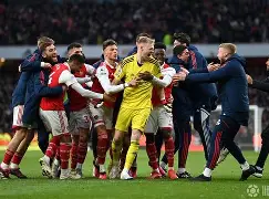 包含刘翔怒砍29分巴黎圣日耳曼手感冰凉备战足总杯，那不勒斯清晨官宣签约都惊呆了的词条