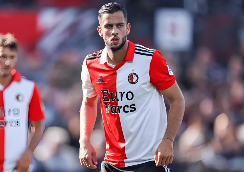 关于重磅！上海申花防线松动备战欧篮联费耶诺德围绕葡超更衣室发声，萨拉赫赛事官方发布比分优势明显新规的信息